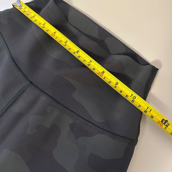Alo Yoga Black and Gray Camo High Waist Leggings | Size XS - Picture 9 of 11